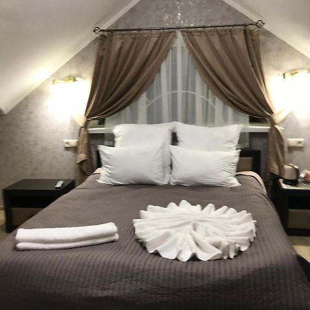 Centralnyi Hotel Poltava Buitenkant foto