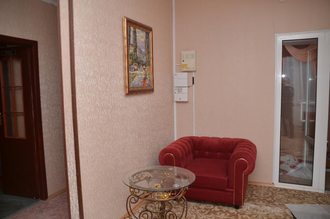 Centralnyi Hotel Poltava Buitenkant foto