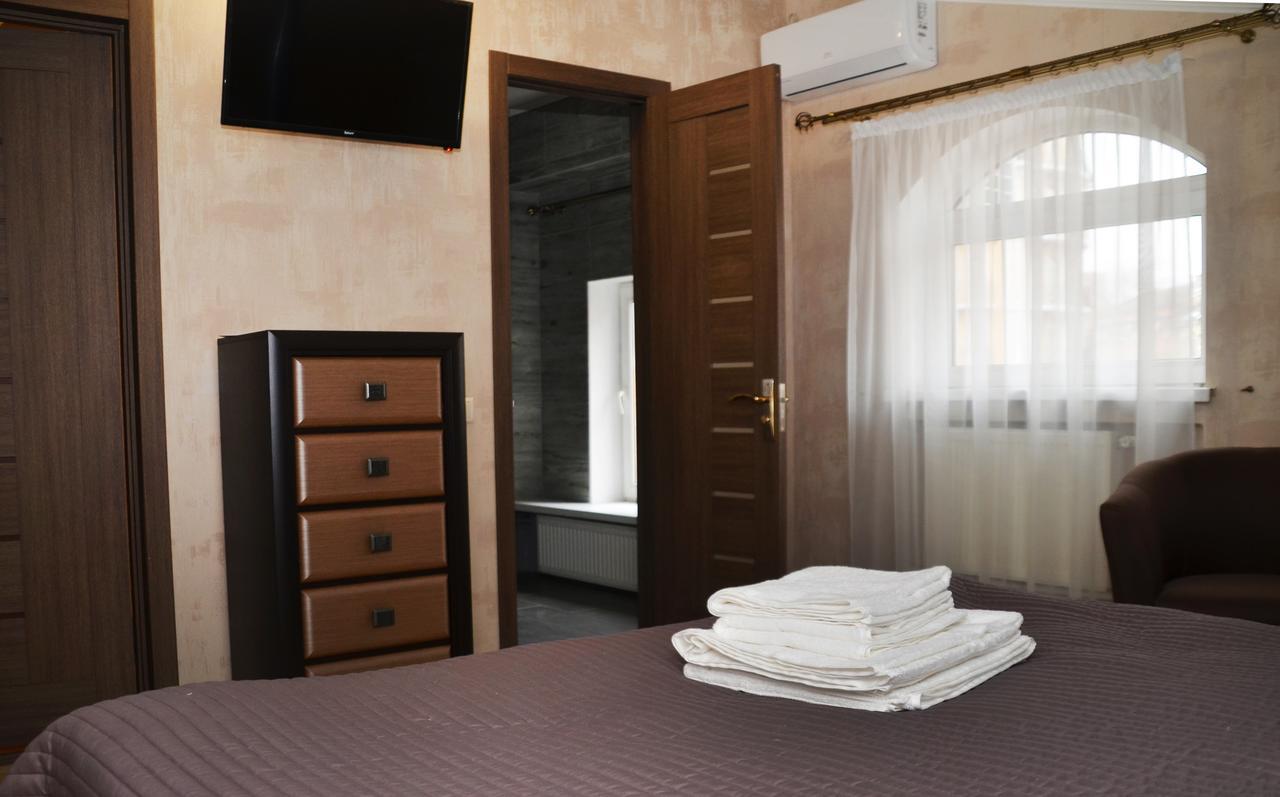 Centralnyi Hotel Poltava Buitenkant foto