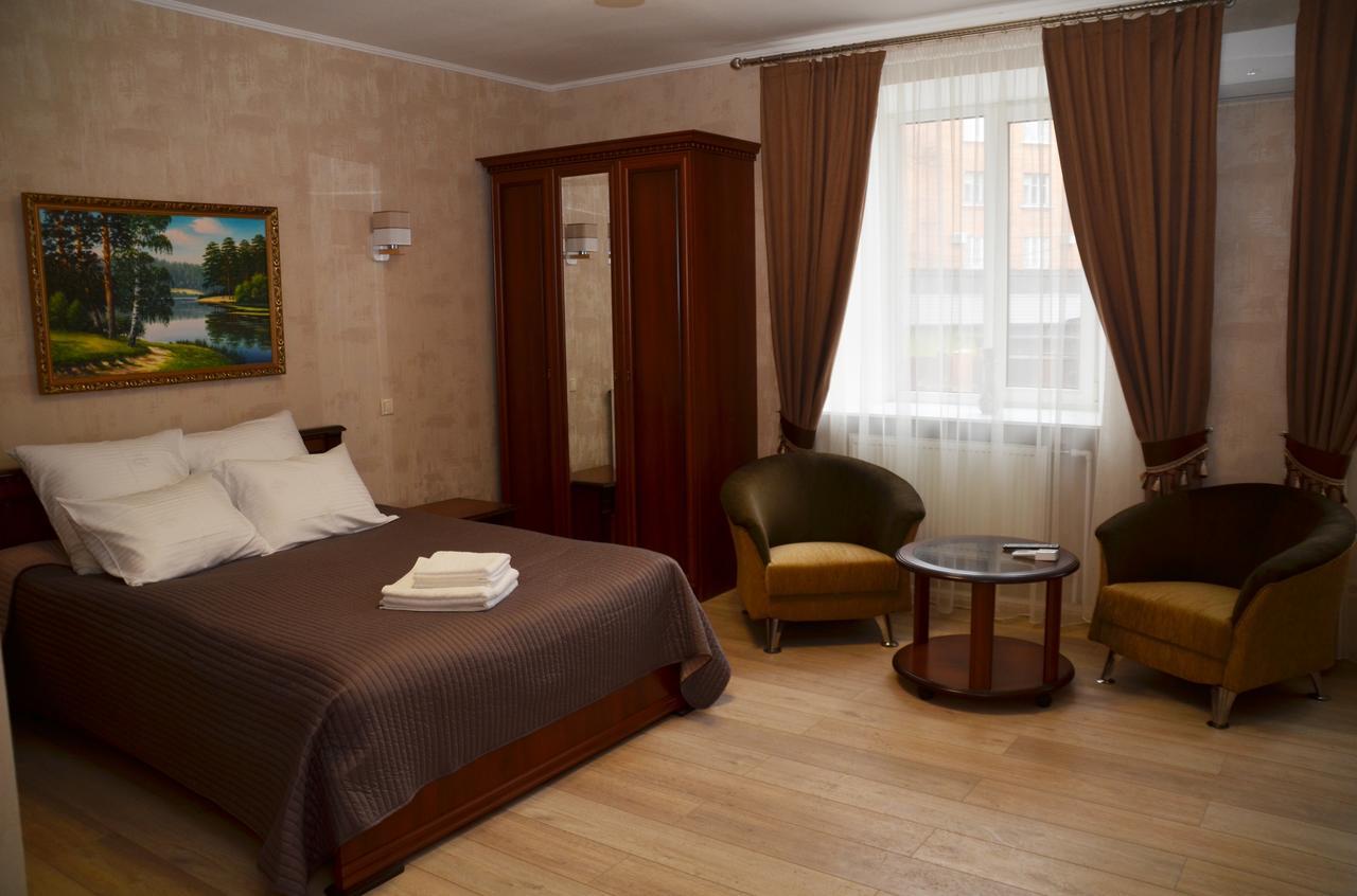 Centralnyi Hotel Poltava Buitenkant foto