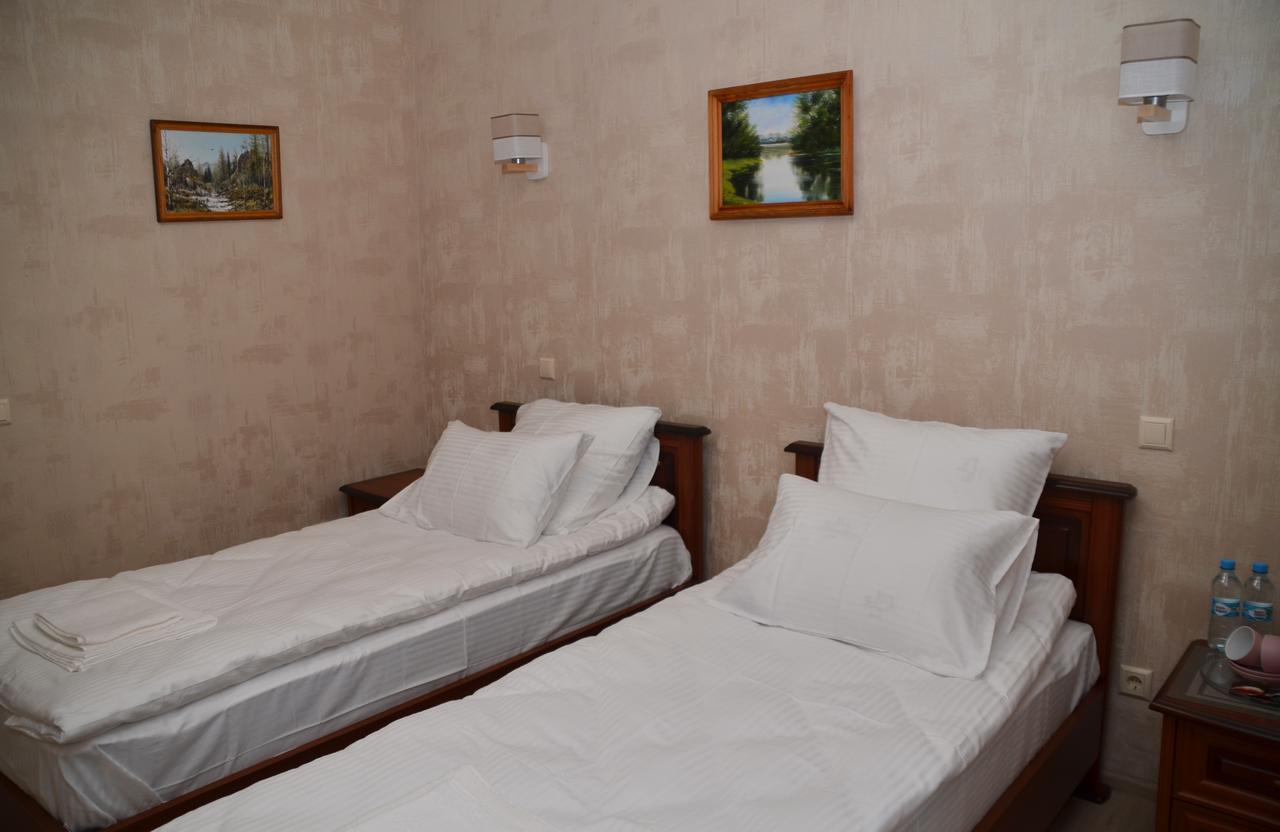 Centralnyi Hotel Poltava Buitenkant foto