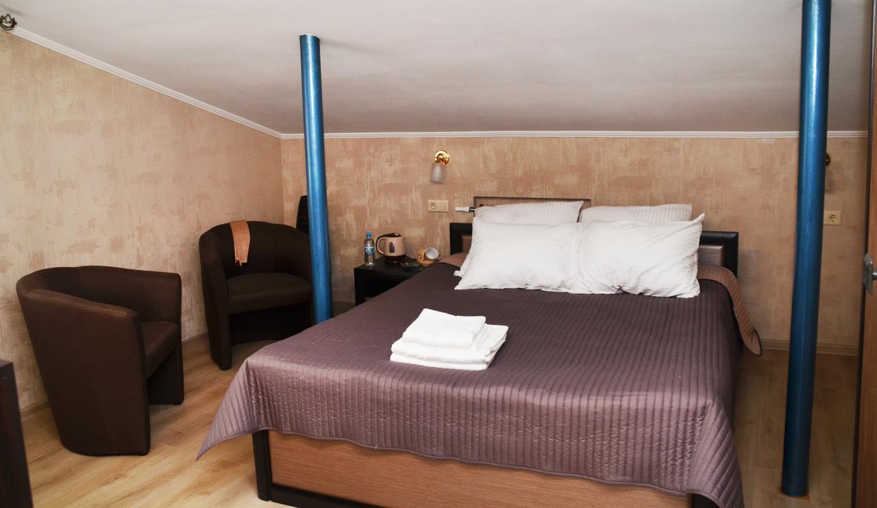 Centralnyi Hotel Poltava Buitenkant foto