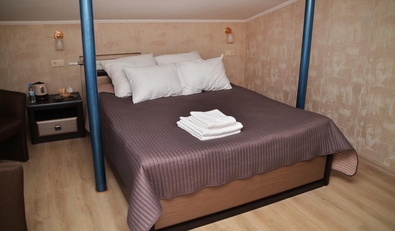 Centralnyi Hotel Poltava Buitenkant foto
