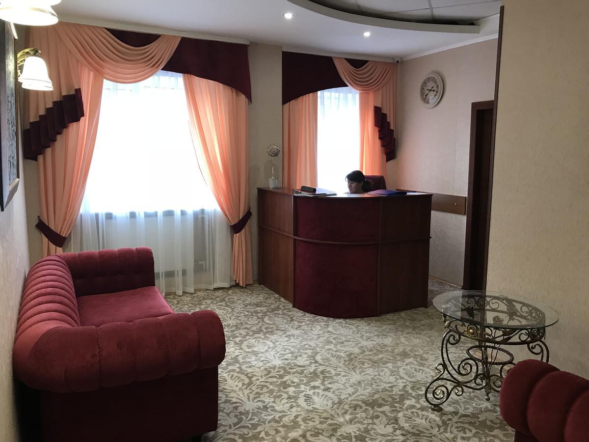Centralnyi Hotel Poltava Buitenkant foto