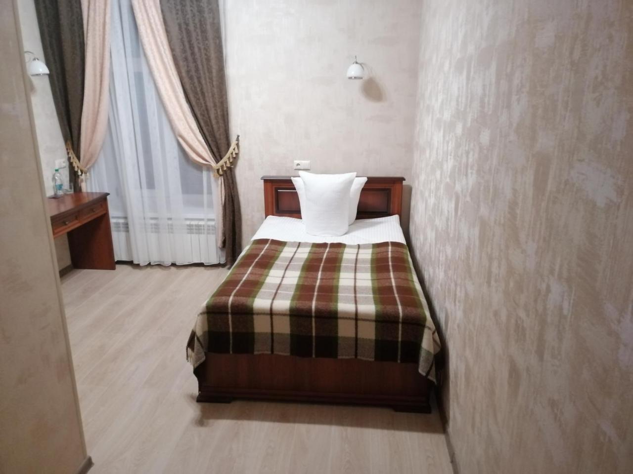Centralnyi Hotel Poltava Buitenkant foto