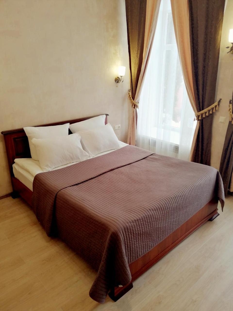 Centralnyi Hotel Poltava Buitenkant foto